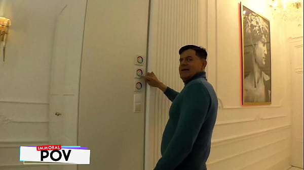 Double teaming ukrainian supermodel josephine in the new condo 