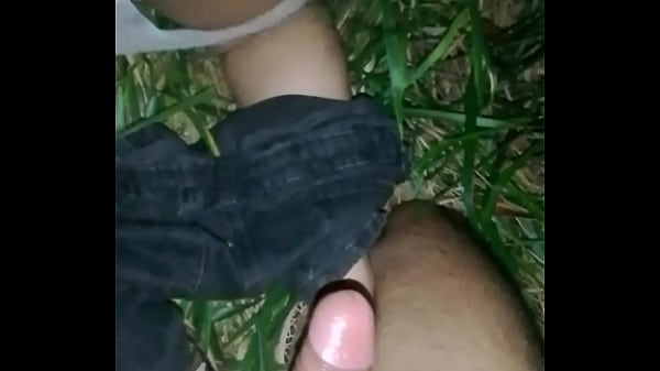 Novinha com saudade veio foder no mato