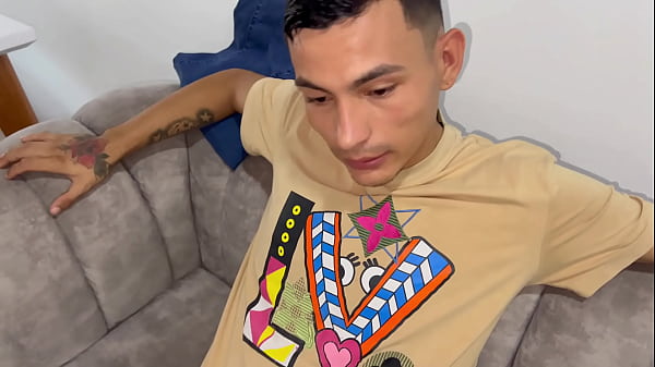 Nonton No Me Folles, Soy Tu Peque&ntilde;a Hermanastra! Una Rica Follada Mientras Mi Hermanastra Ordena La Casa thumbnail