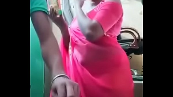 Swathinaidu sexy while dress_to saree
