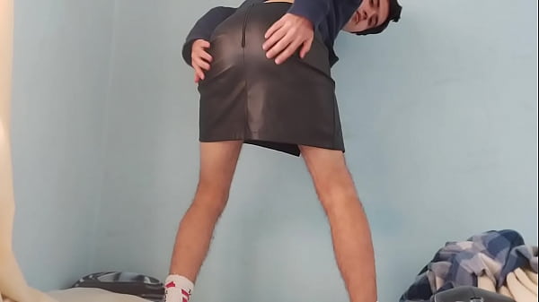 Mostrandoles mis medias y mi nueva faldita