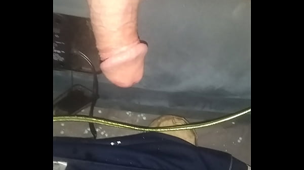 Play MP4 - Jim using wand to shake a load