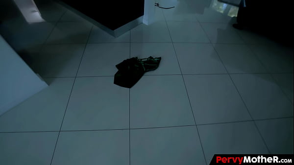 Play MP4 - PervyMother - Bombastic Mum Waited her Stepson in the Laundry after Coming from School