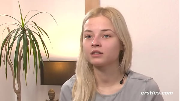 Play MP4 - Sexy Babe Has a Hot Masturbation Session