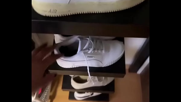 Good morning! #pedsocks #feet #fetish #darkbluesocks #sneacker #feetworld #creator #socks #socksfetish 