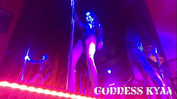 Play MP4 - Slutty Strip Dance