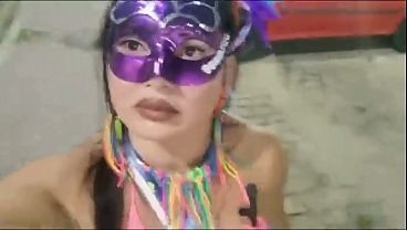 Nonton Sai Do Bloco De Carnaval Parei No Banheiro Tinha A Pica Disponivel thumbnail