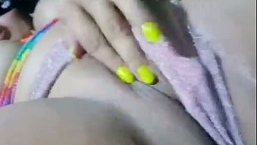 Sai do bloco de carnaval parei no banheiro tinha a pica disponivel 