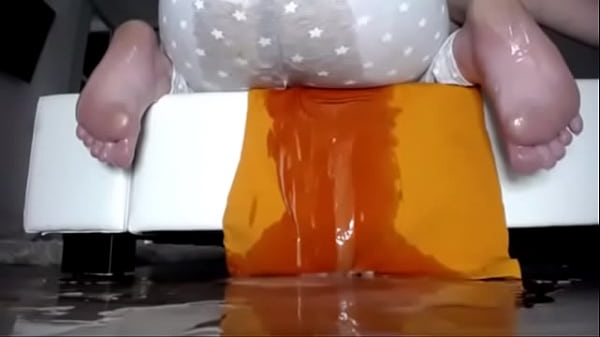 Play MP4 - Slut cums all over the floor after she got fucked by bigcock