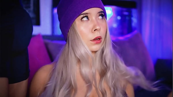 Sexy Latina webcamer with a goddess body wants to play with her partner's cock 