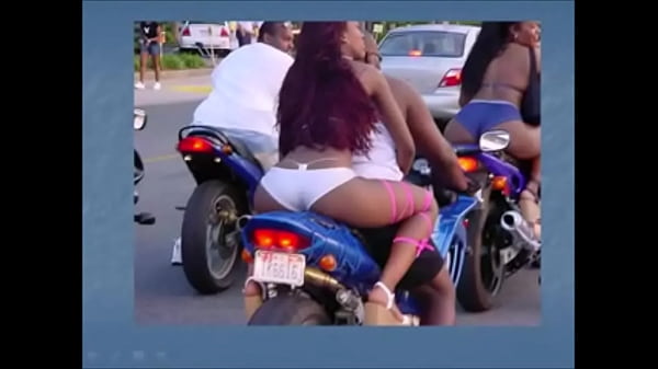 Chicas En Moto thumbnail