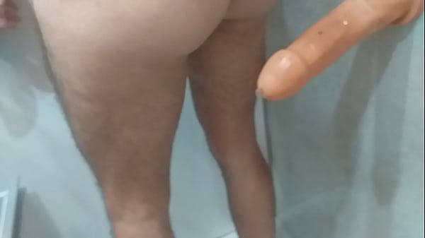 SENTANDO GOSTOSO NA PICA GIGANTE 