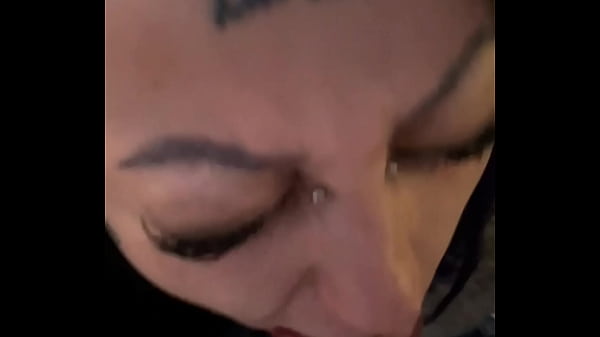 Un hombre me sigue y acabamos follando 