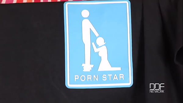 Nonton Laundry Lip Service! thumbnail