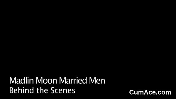 Horny_honey gets cum load on her face sucking_all the jizz