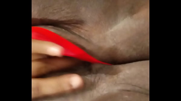 Solo babe putting dildo in tight pussy