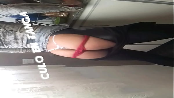 culo en_calza con culotte rojo