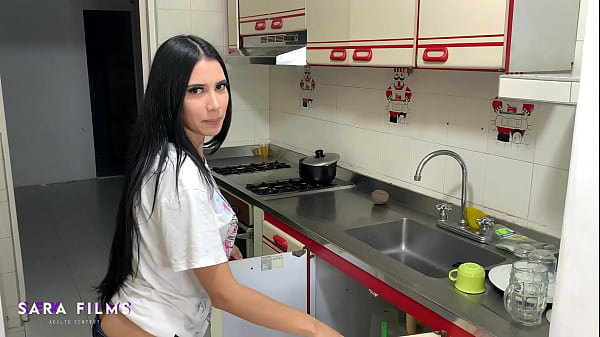 Puta Colombiana Se Ofrece Mostrando Su Trasero Al Vecino thumbnail