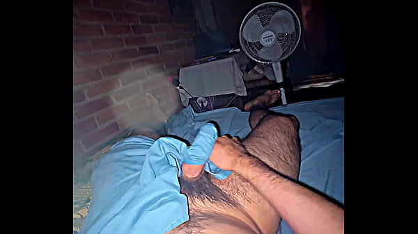 Chacal despierta erecto , dura su vergota 