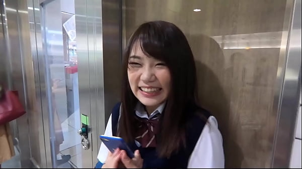 Snsで知り合った女子校生とイチャラブデートで彼女との距離を縮めてからホテルでしっぽり！エッチな気分が止まらない彼女とベッドルームでイチャイチャエロカワイイ美女とカラダを重ねて密着エッチで最高潮！リアル感満載のハメ撮り！ thumbnail