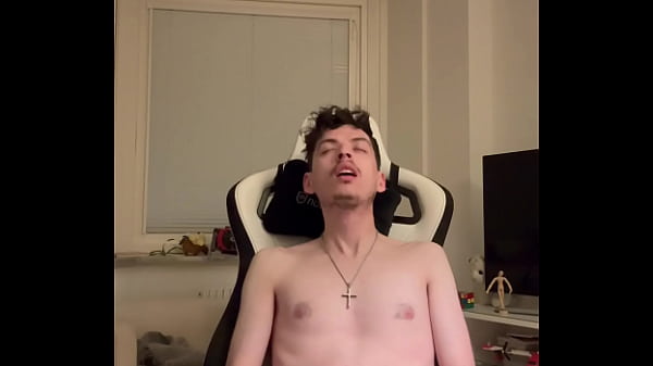 Would you give me a bj underneath the table spizue