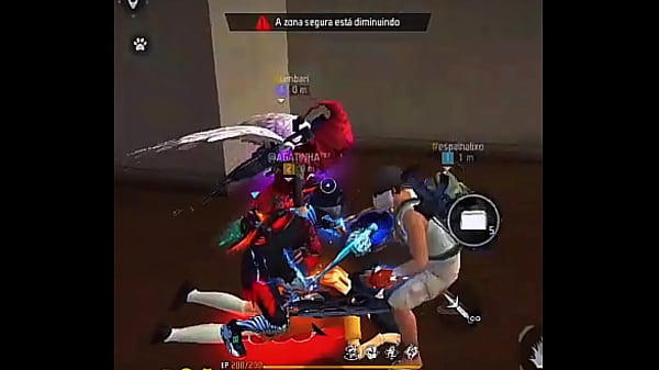 Safada mama tr&ecirc;s garotos e gosta de dar muito pros novinhos 