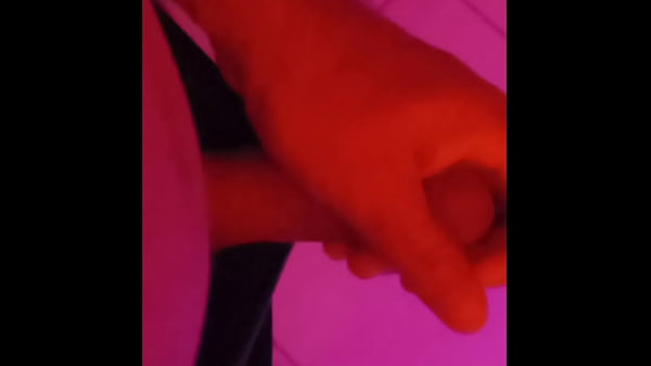 Amar ésentir_tesão ao ver a_esposa beijando_o comedor e segurando o_pau