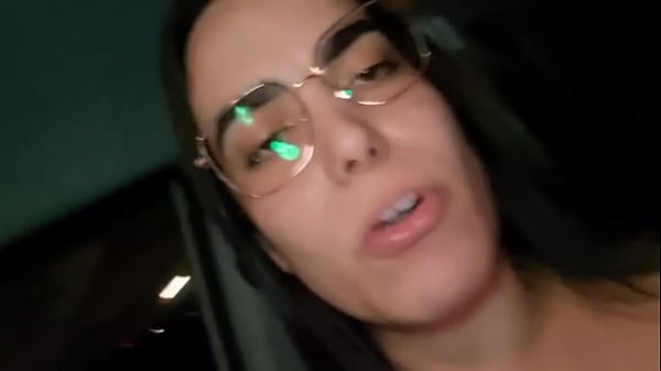 Mamando O Pau Do Casado No Estacionamento Do Shopping thumbnail