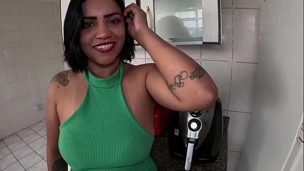 Na cozinha peladinha e safadinha vem cozinhar comigo