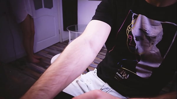 Nonton I Burned A Guy While Watching Porn And Decided To Enslave Him With A Good Handjob And Orgasm thumbnail