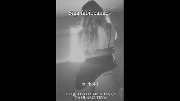 Hotwife exibida de janela aberta rebolando