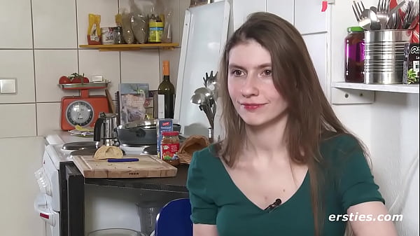 Leidenschaftliche_Deutsche spielt_mit ihrer Muschi