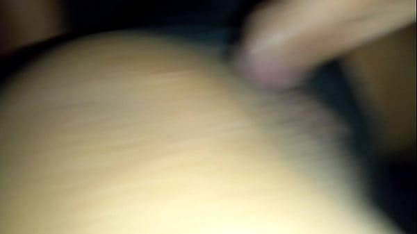 เอาควยถูเม็ดแตดให้เธอเสียวหีก่อนจะแหย่เข้าไปในรูแตดจนแตกใน 