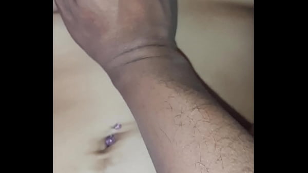 Mi putita dándose raspones