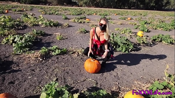 Babe Gives Blowjob Then Takes Cum To Face thumbnail