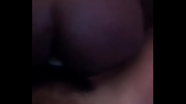 Neg&atilde;o gostoso sentando no novinho puto de Salvador 