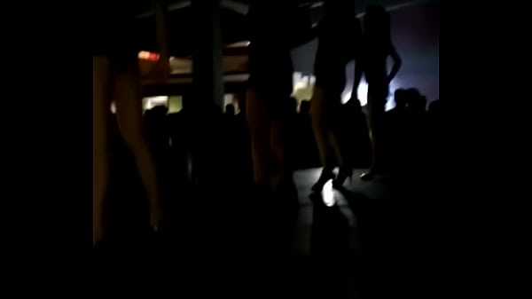 Meninas na expotec rebolando gostoso