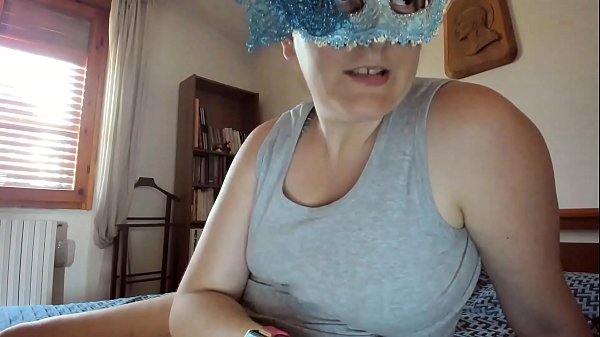 Does your dirty Italian mistress fart you in the face do you want to smell all_her hotfart?