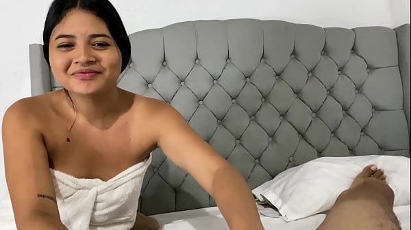 El Marido No Pudo Venir Tener Sexo Y Le Dijo A Su Hermanastro Que Le Quitara Las Ganas thumbnail