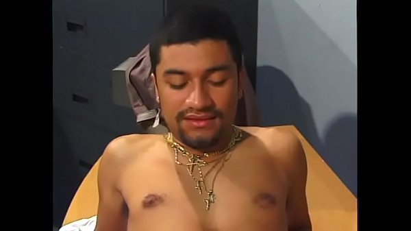 Play MP4 - Horny colligues want to experiment a bit on the desk