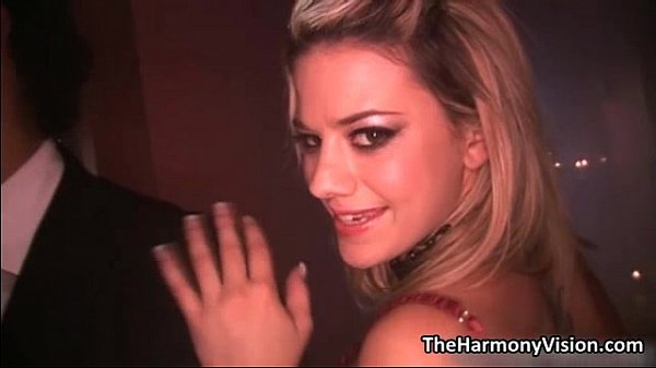 Hot blonde babe_gets horny sucking