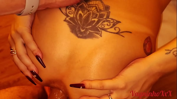 Depois da festa minha namorada s&oacute; me deixou descansar depois que eu fodi sua bucetinha e seu cuzinho vagninho e holy rubi