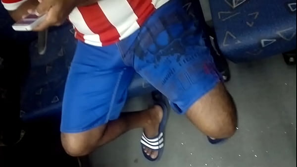 sem cueca no bus&atilde;o 