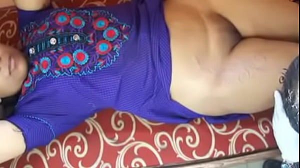 Play MP4 - Desi Bhabhi naked infront of Tattoo Guy Hubby recrds