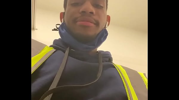 Play MP4 - Masturbating at work