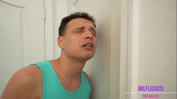 Let Mein The_BathroomIts Urgent WithHot Redhead Stepmom Jessica Aaren INTROEXTENDED