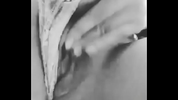 Loca por u Chimbo se masturba con el dedo 