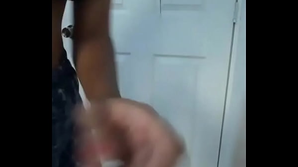 Gostosa rabuda de vgp rebolando o rabet&atilde;o 