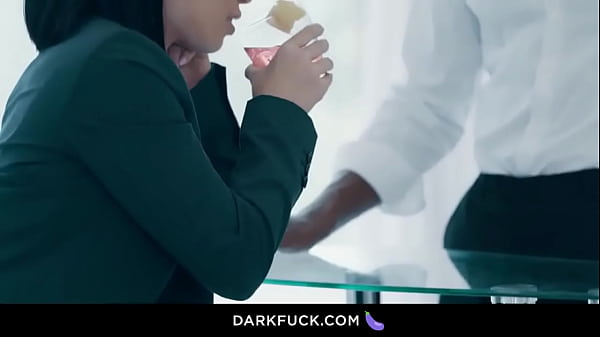 Nonton Rina Ellis Strikes Up A Conversation With The Bartender thumbnail