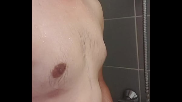 Qui me rejoins pour une petite douche apr&egrave;s mon sport bon r&eacute;veil &agrave; vous 